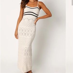 Chic White and Black Knit Maxi Dress